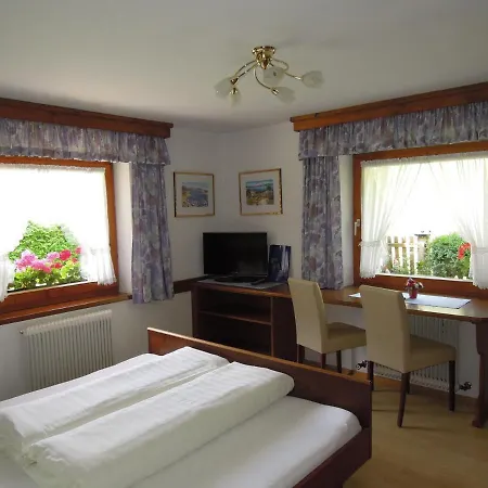 Haus Hannelore Guest house *